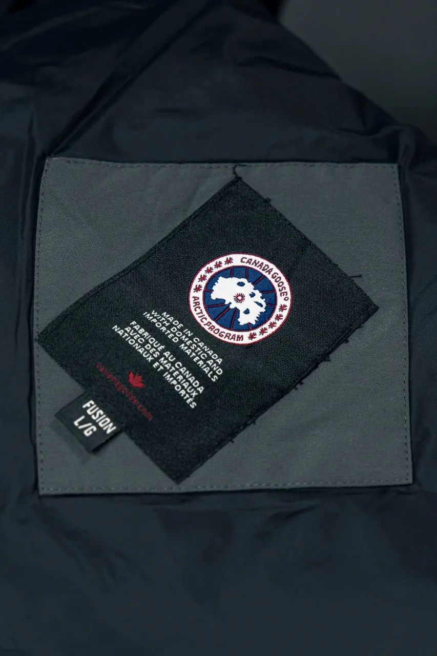 P820 official website synchronizes the top Canada Goose CANADA. GOOSE 42 models ❣️❣️❣️ The new expedition goose limited edition comes from the top domestic development team. It is currently the highest version on the market and in the country (there is no one). You can compare it at will. The top version exclusively for purchase must be high-quality. If there is a better product than mine, the clothes will be given to you. Analysis of the new expedition limited edition: (Trademark): For the chest LOGO, we use exclusively custom-dyed embroidery thread. The imported Behringer embroidery machine truly achieves 100% reproduction and is guaranteed to be completely consistent with ZP. The embroidery thread has zero color difference, the maple leaves are full and clear, and the details are perfect. Different from the crooked and fuzzy embroidery on the market, I honestly don’t know what kind of machine can embroider like this! A fake look! (We can guarantee that no one of our peers is more attentive and professional than us!) (Fabric): The new expedition model is made of exclusive high-end fabrics, abandoning the old expedition 21-count all-round fabric! The front piece is made of 18-count glue, and the back piece (sleeves) is made of a unique combination of pongee wool plaid, which restores the taste that ZP should have. It ensures the comfort and fit of the upper body while ensuring the 5-level cold protection index. It achieves the comfort of the fabric covering the mouth and the 5-level cold protection index of the old Expedition. The difference between market products can be seen at a glance. Cheap fabrics can be used to make sexy underwear, but forget about making down jackets! I really can’t do it without buying the original version and dismantling it! (Accessories): Spend a lot of money to develop private model customization, no matter the cost, as long as every detail is perfect! The original 1:1 mine buckle, the thorns on each buckle are very obvious! It took me 2 months to find the imported cuff ribbing. It is comfortable, warm and feels great! The original one-to-one molded landmine buckle/comma buckle/zipper embryo/four-button buckle/, washed label/dyed cuff thread/are all made with great care! It’s so different from the summer sock-like cuffs on the market that I can’t stand it! What is this! Different from the cheap male models used in the market! It looks too cheap, no contrast means no harm! Size: S-XXL